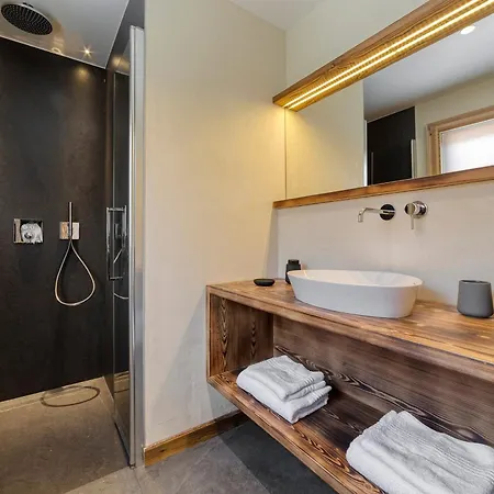 5* A : Piscine Chauffee, Skis Aux Pieds, 6 Chambres, Garage 3 Voitures - Fr-1-459-149 *